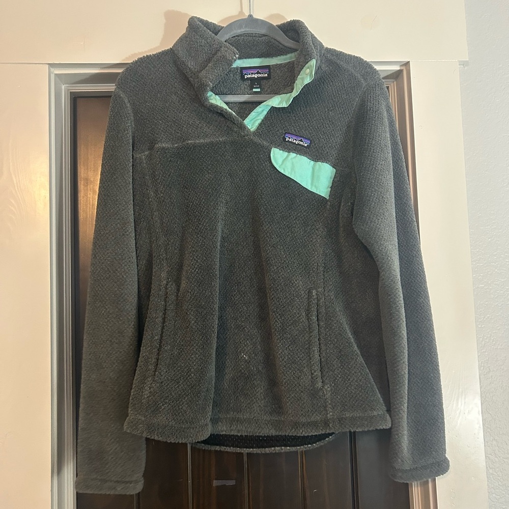 Patagonia Gray and Green Fleece Sweater Quarter-Zip